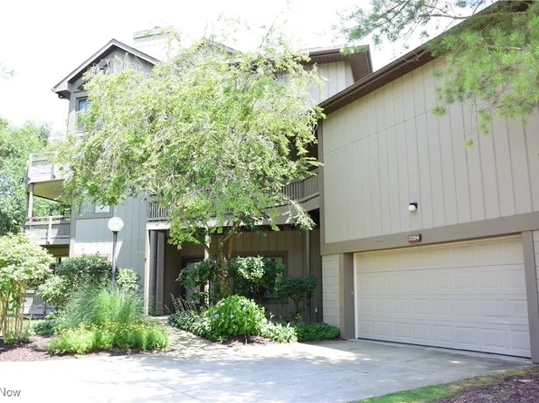 2284 Stone Creek Trl, Cuyahoga Falls, OH 44223