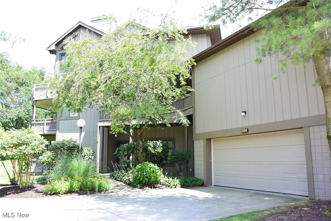 2284 Stone Creek Trl photo 1