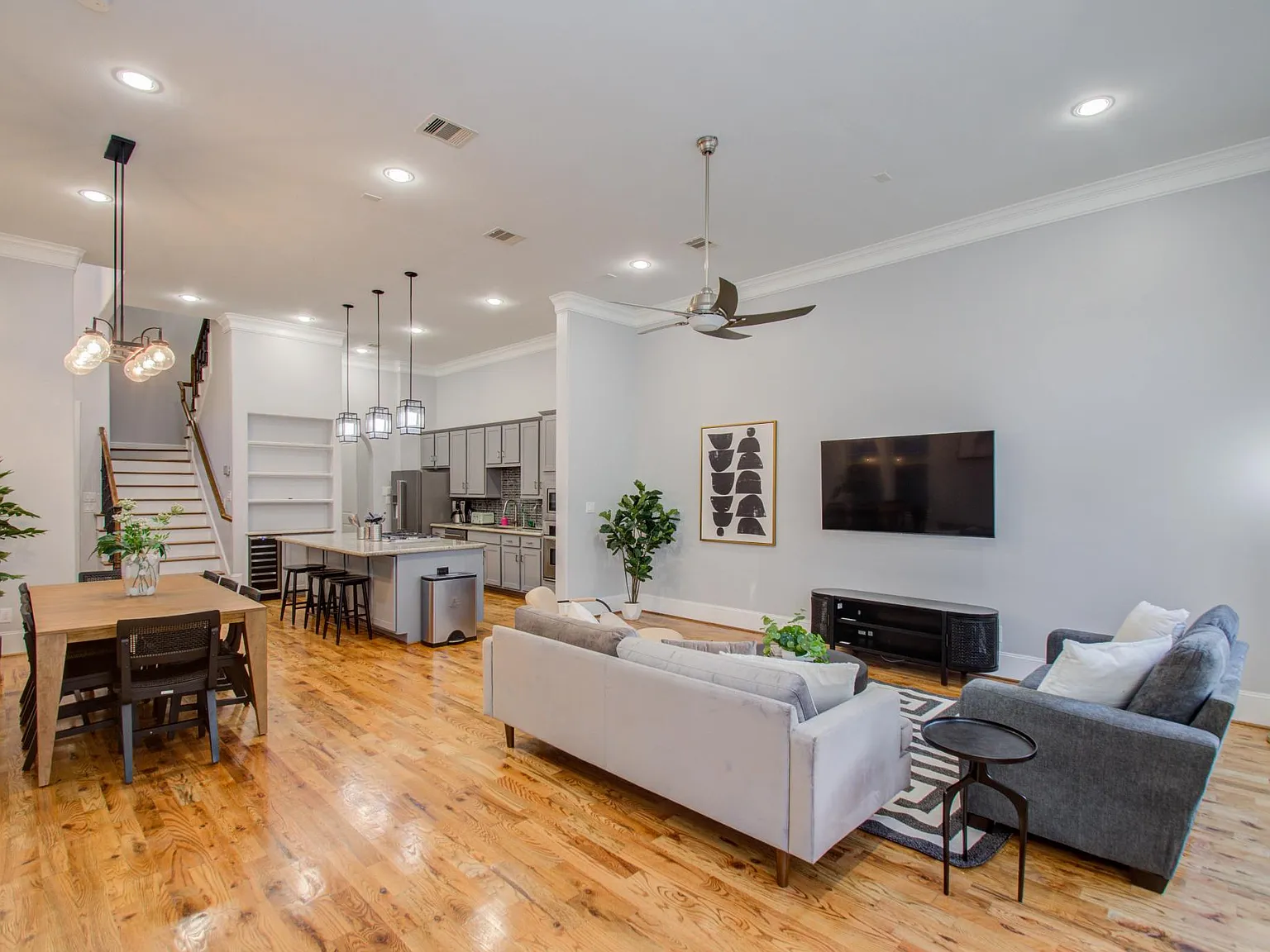 4 bed, 3.5 bath, 2891 sqft, $8,750 — Photo 3