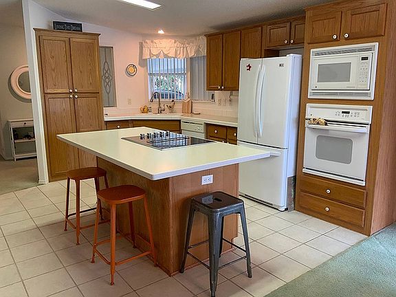 3rd image of 11 Beaver Lake Cir