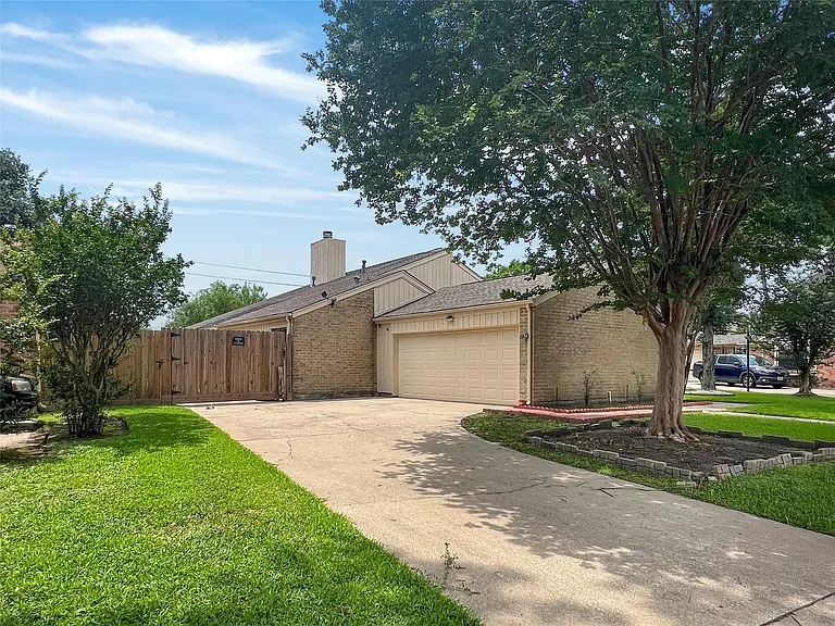 2358 Binley Dr — Photo 39