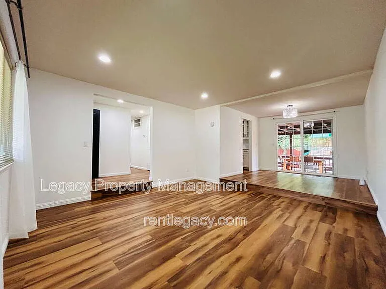 493 Dahlia St — Photo 7