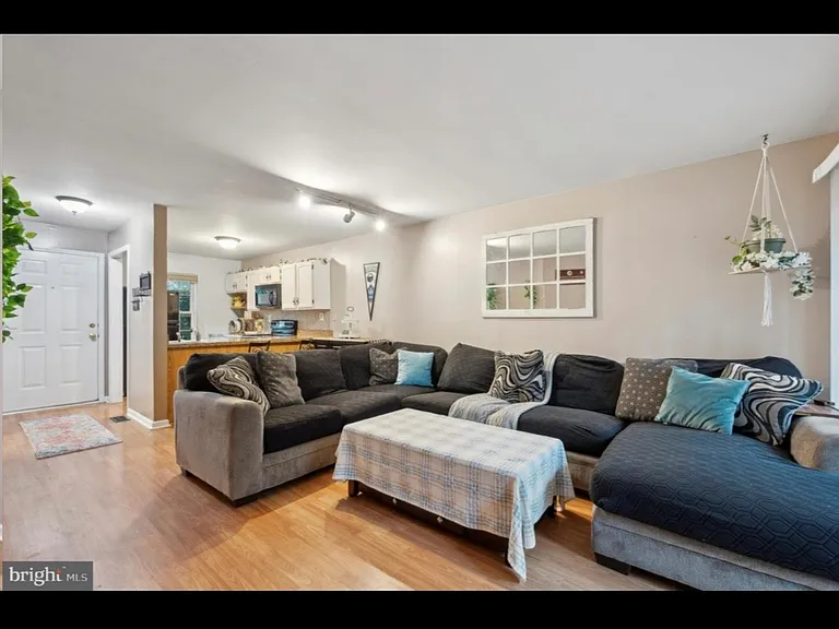 338 Cashel Ct — Photo 11