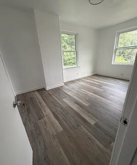 142 Robinson St — Photo 4