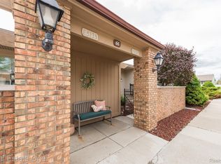 25137 Jefferson Ct #4, South Lyon, MI 48178