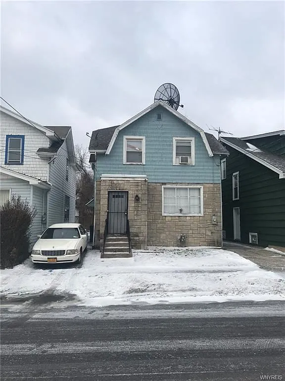 102 Harriet Ave photo 1