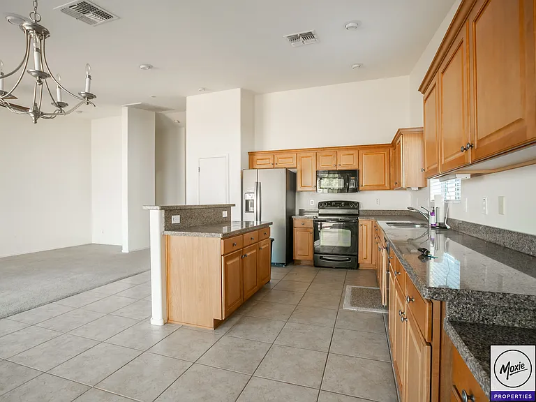25550 W Beth Dr — Photo 2