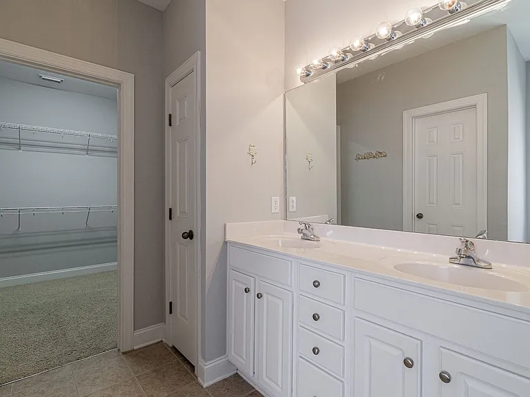 412 Meadowcrest Cir — Photo 15