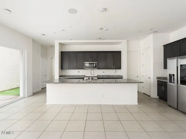 221 E Balsam Dr, Chandler, AZ 85286