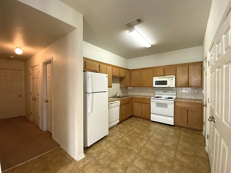 2912 Ashley Dr — Photo 5