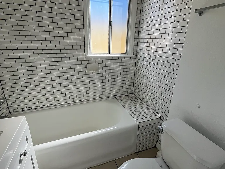 1012 N Ardmore Ave #111 — Photo 10