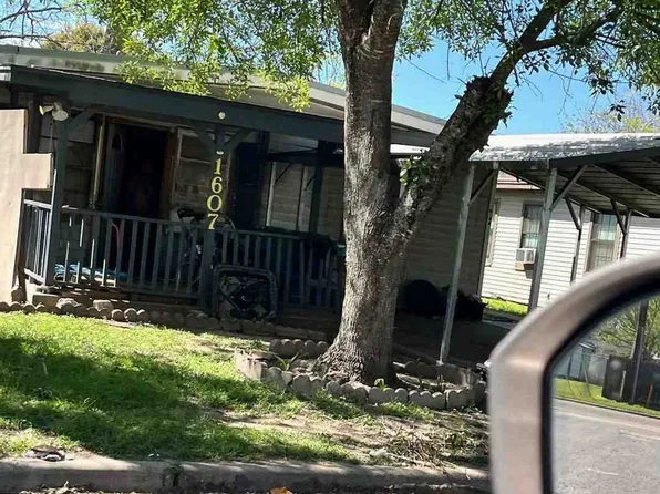 1607 E Rosebud Ave, Victoria, TX 77901