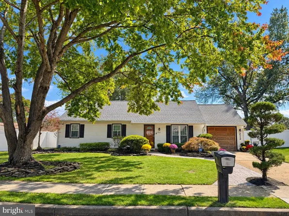 212 Southview Dr, Delran, NJ 08075