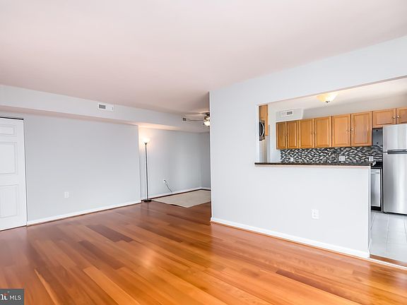 3rd image of 132 Roberts Ln APT 401