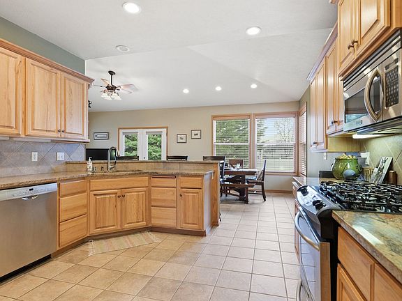3rd image of 1314 W Chaucer Ave