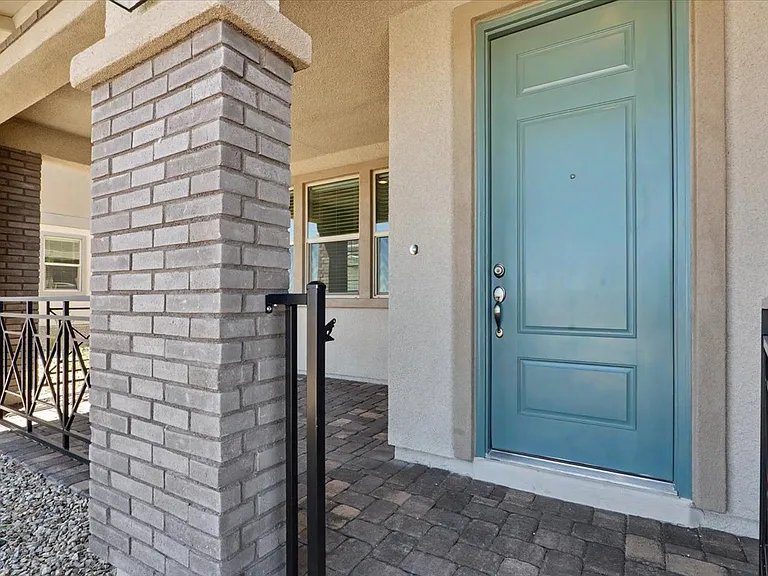 72 Hornbeck Ln — Photo 2