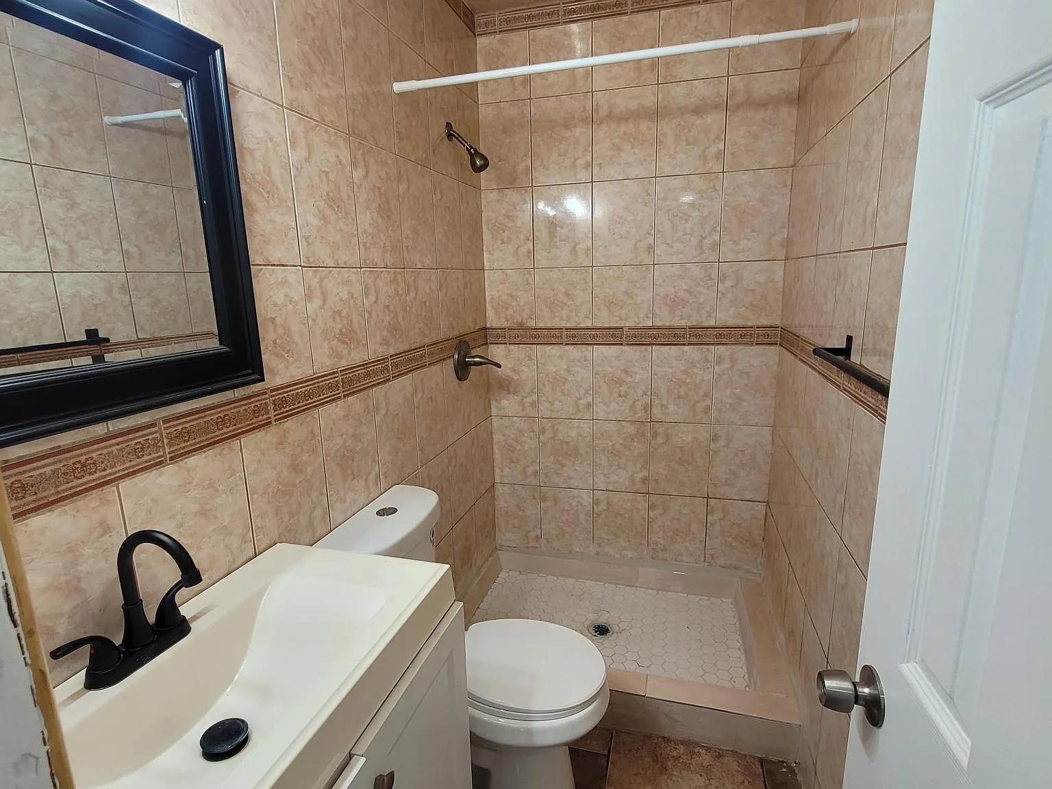 2 bed, 744 sqft, $2,199 — Photo 4