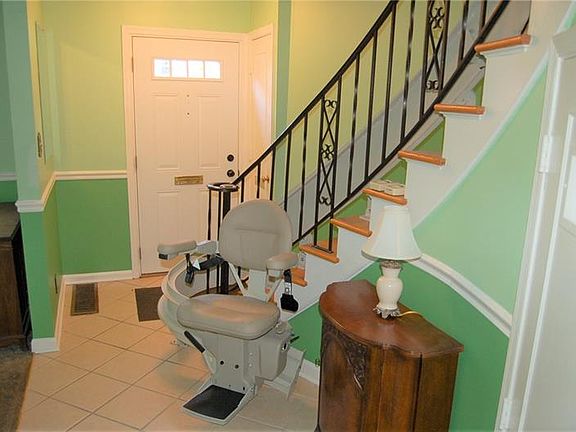 4th image of 649 Robinwood Dr