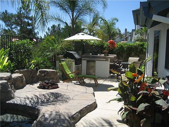 Firepit and Built- in Lynx BBQ