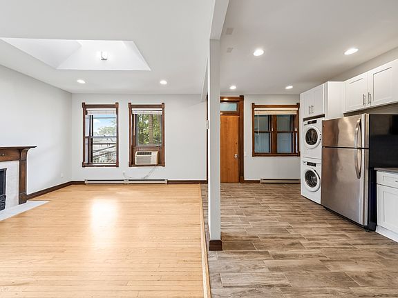 3rd image of 915 Pleasant St APT 2R