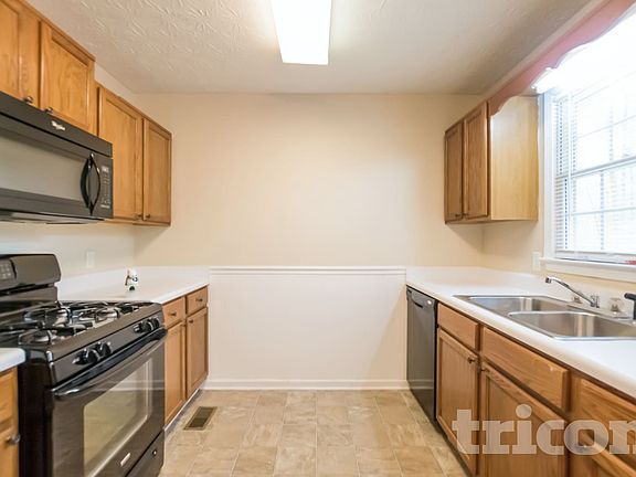 3rd image of 441 Dillon Dr
