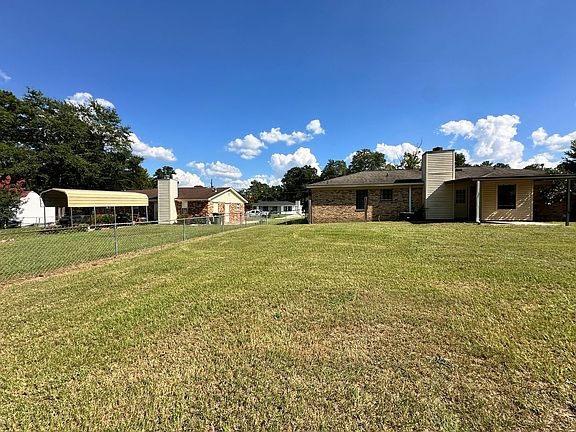 5th image of 615 Dennis Dr