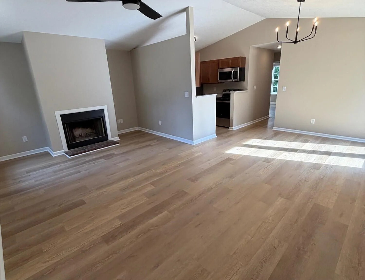 3 bed, 2.0 bath, 1104 sqft, $1,800 — Photo 4