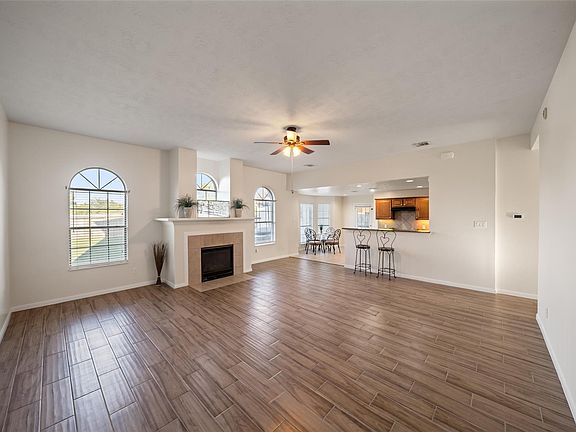 2nd image of 3223 Longhorn Cir