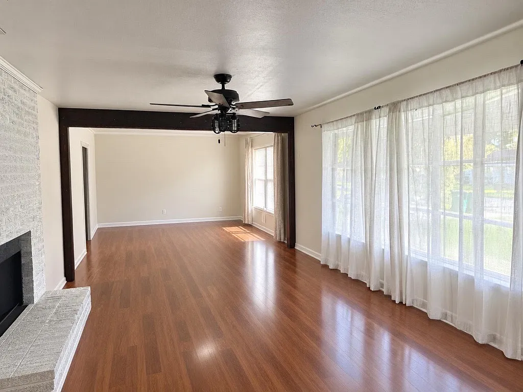 4 bed, 1858 sqft, $2,400 — Photo 3