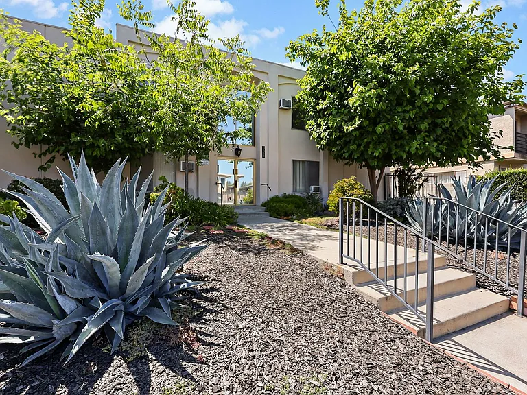 5511 Corteen Pl #7A — Photo 15