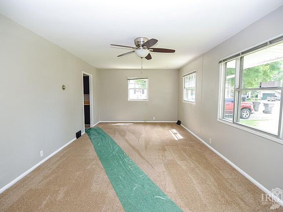 4th image of 8910 W Hillcrest Dr