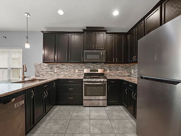 1300 Cavender Creek Rd — Photo 11
