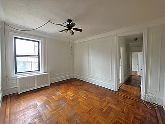 31-14 Crescent Street
