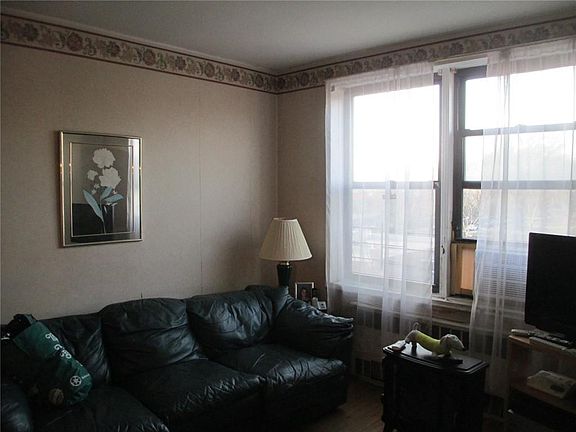 4th image of 2220 Burnett St APT 4D