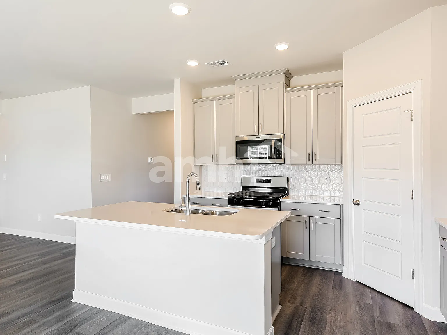 5 bed, 3.0 bath, 2674 sqft, $2,350 — Photo 4
