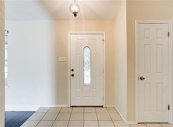 3rd image of 1449 Forestglen Dr