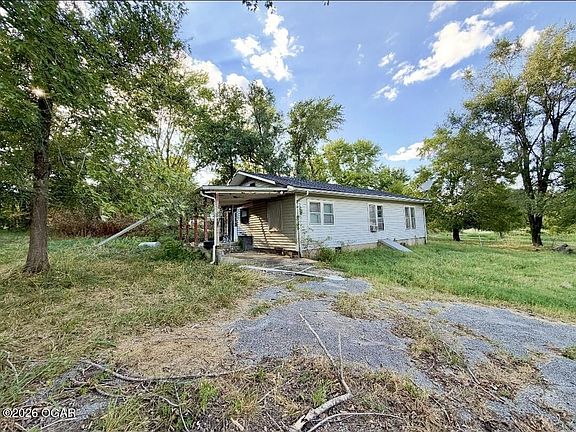 4th image of 4372 E 13th St
