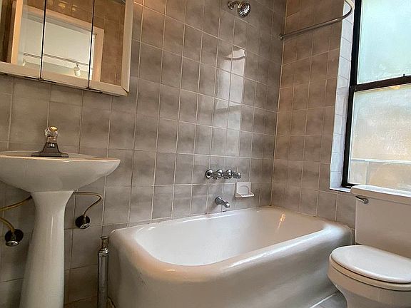 5th image of 111 W 16th St APT 2G