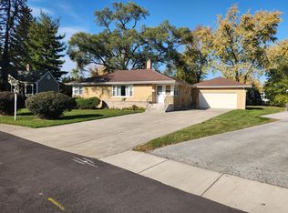 601 Berkley Dr, Dyer, IN 46311