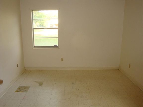 4th image of 1418 Kingsdown Dr