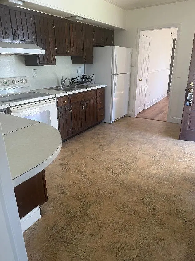 2 bed, 1.0 bath, 850 sqft, $1,600 — Photo 2