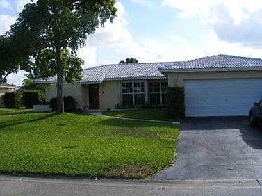 4th image of 818 NW 83rd Dr