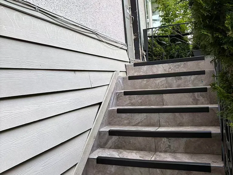 910 Robinson St #UPPER — Photo 8