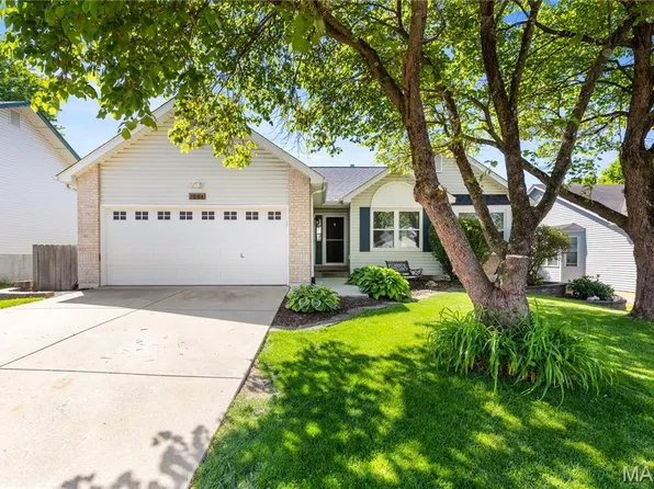 1284 Harvest Ridge Dr, Saint Charles, MO 63303