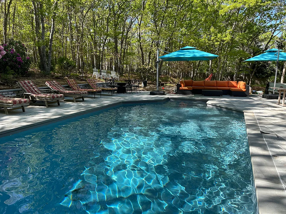 40 Bonac Wood Ln