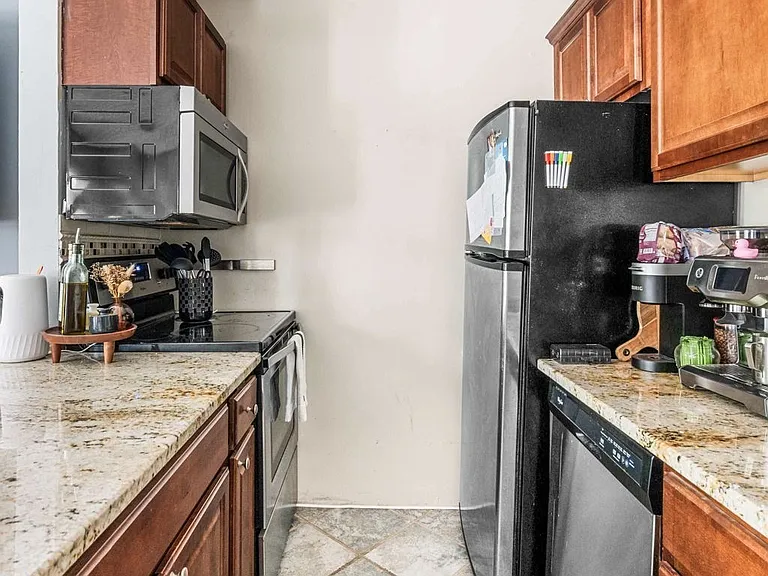 227 W 3rd St #2 — Photo 3
