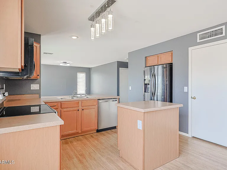 5245 N 125th Ave — Photo 12