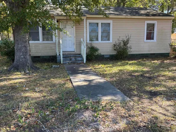 204 Drayton St, Manning, SC 29102