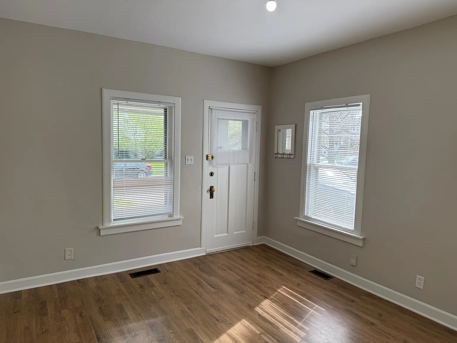 2 bed, 901 sqft, $1,800 — Photo 3