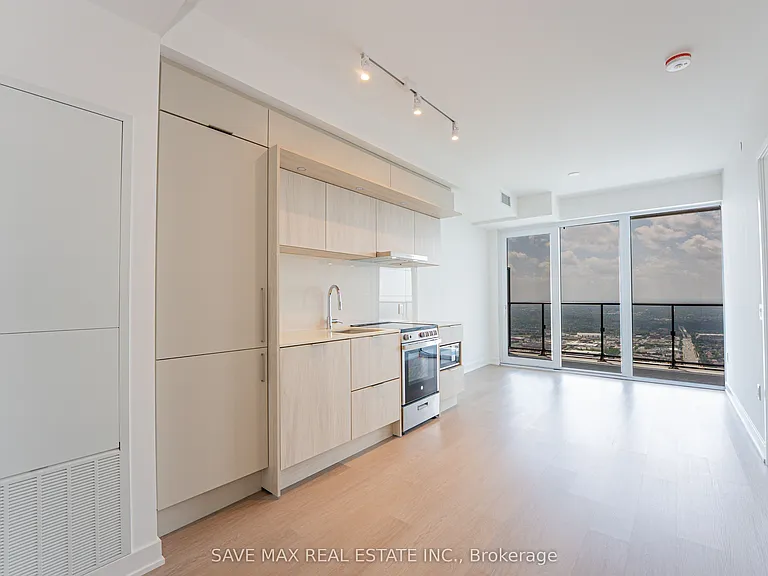 448 Burnhamthorpe Rd W #6701 — Photo 8